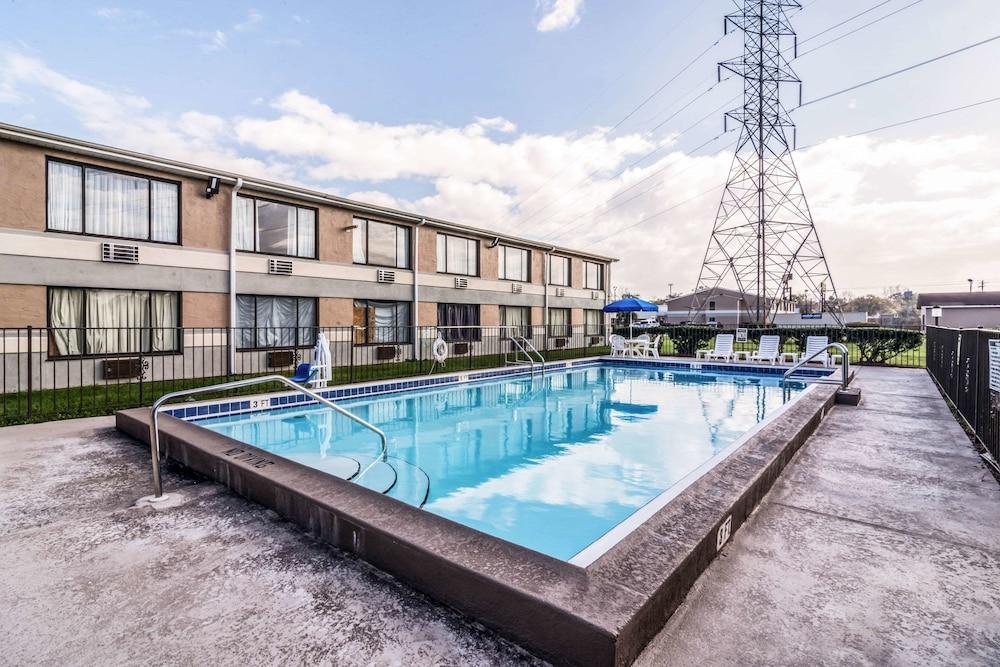 Quality Inn Pensacola North photo 16