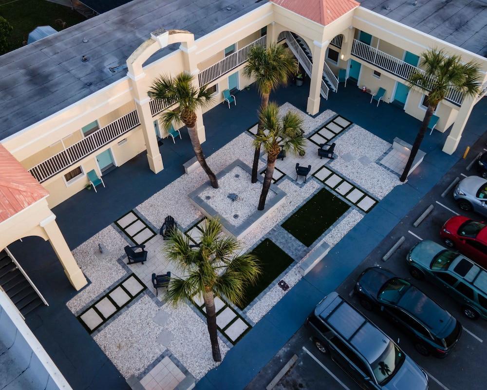 Dunes Inn & Suites photo 17