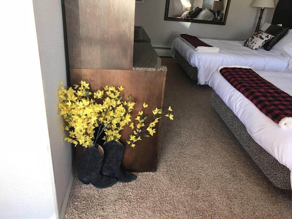 Country West Motel photo 23