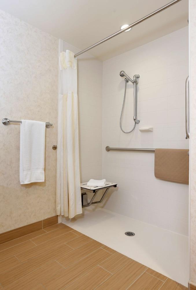 Hilton Garden Inn Cedar Falls photo 14