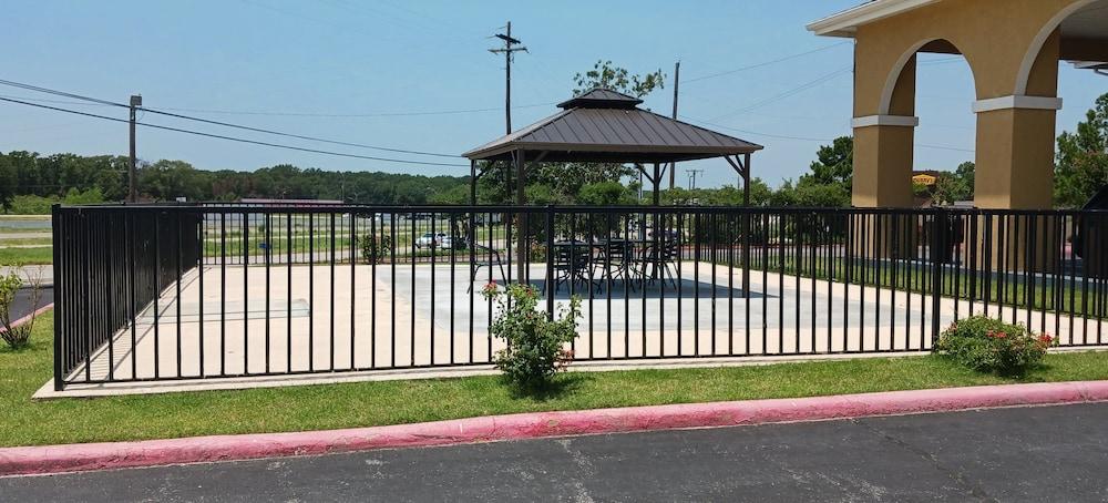 Red Roof Inn Canton, TX photo 21