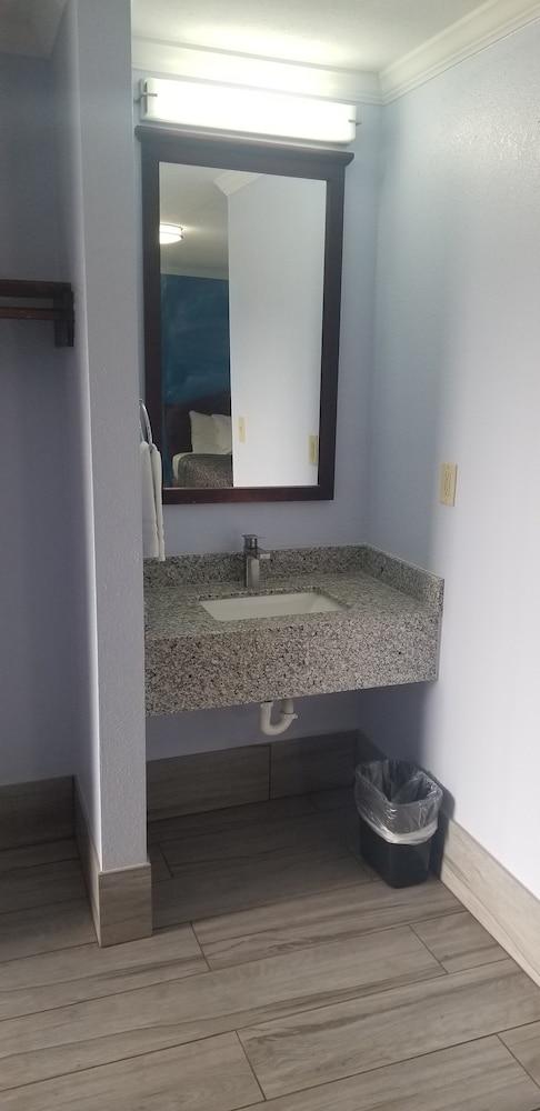Carrizo Executive Inn photo 12