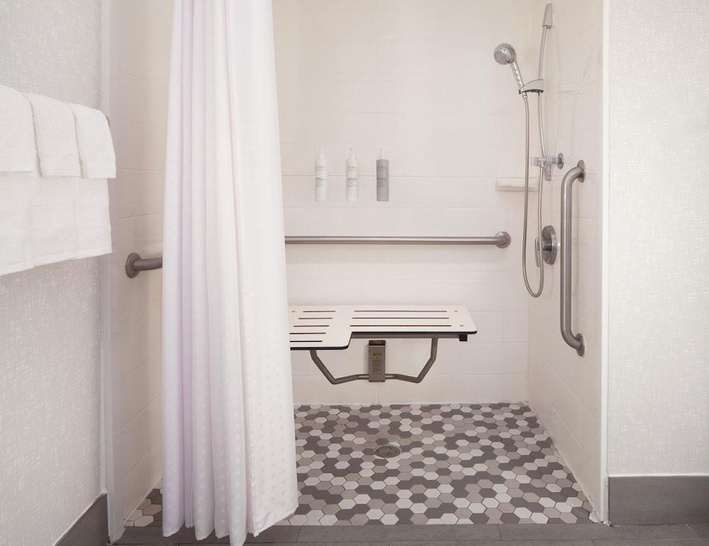 Hampton Inn Southlake photo 12