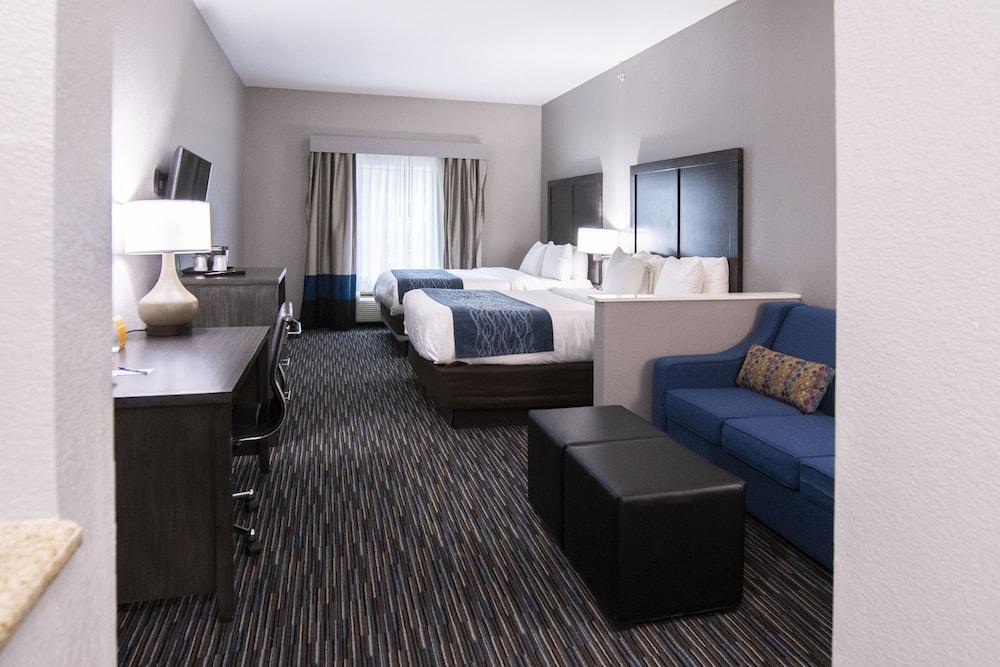Comfort Inn and Suites Near Medical Center photo 14