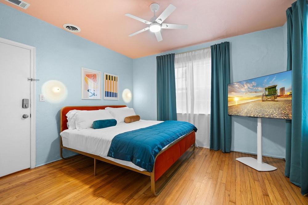 Blue Flamingo Suites photo 76