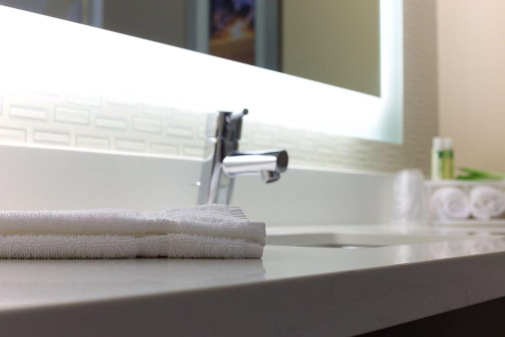 Holiday Inn Express Fargo SW - I-94 Medical Center by IHG photo 7