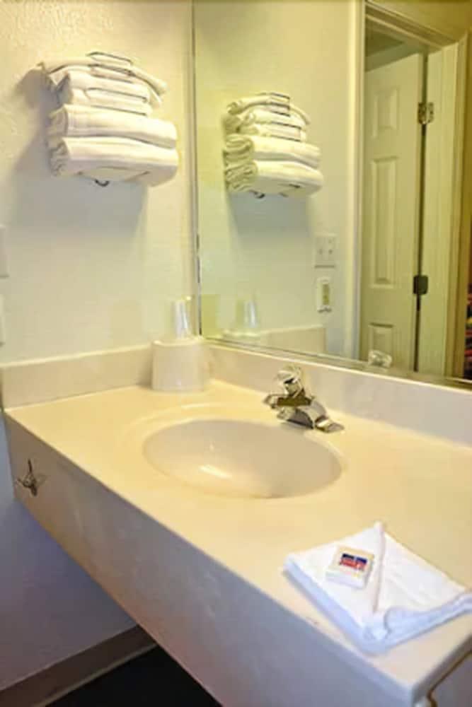 Motel 6 Portland, OR - Downtown photo 31