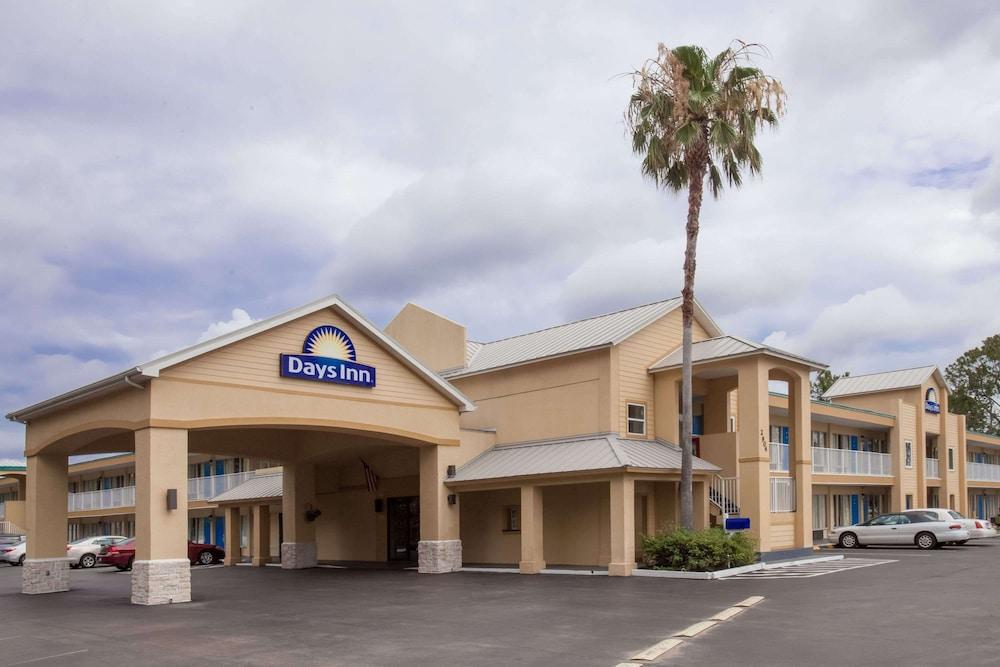 Econo Lodge Daytona Beach - Speedway photo 1