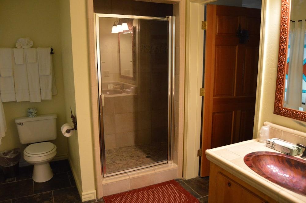 Red Bud Lodge photo 12