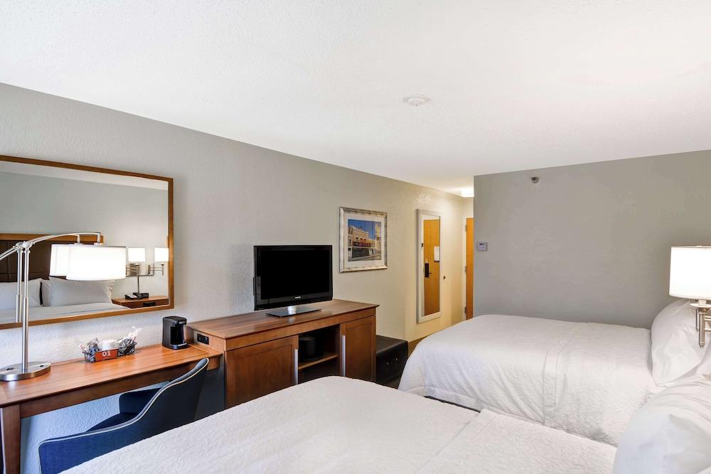 Hampton Inn Memphis-Poplar photo 16