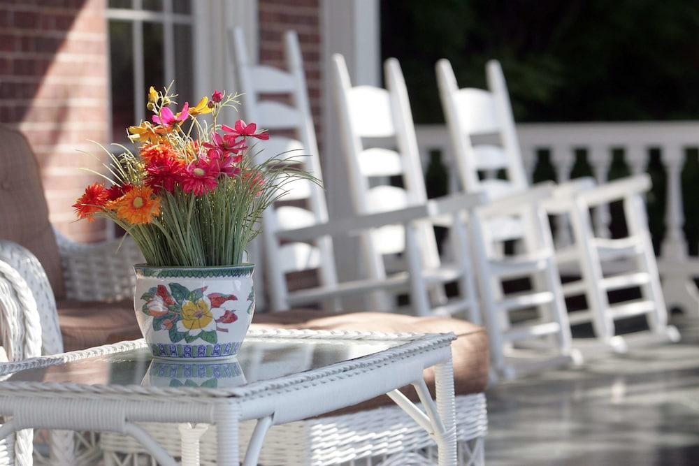The Martha Washington Inn And Spa photo 62