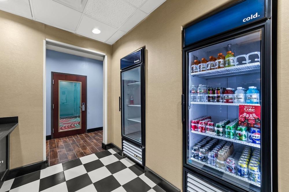 Quality Inn & Suites Pearsall photo 39