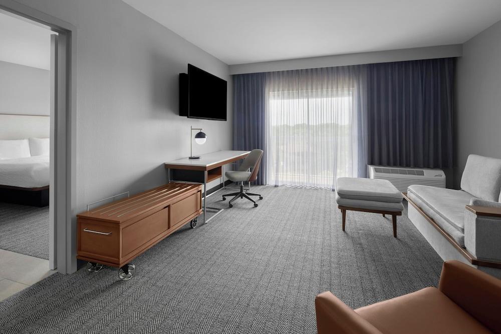 Courtyard by Marriott Tampa Oldsmar photo 17