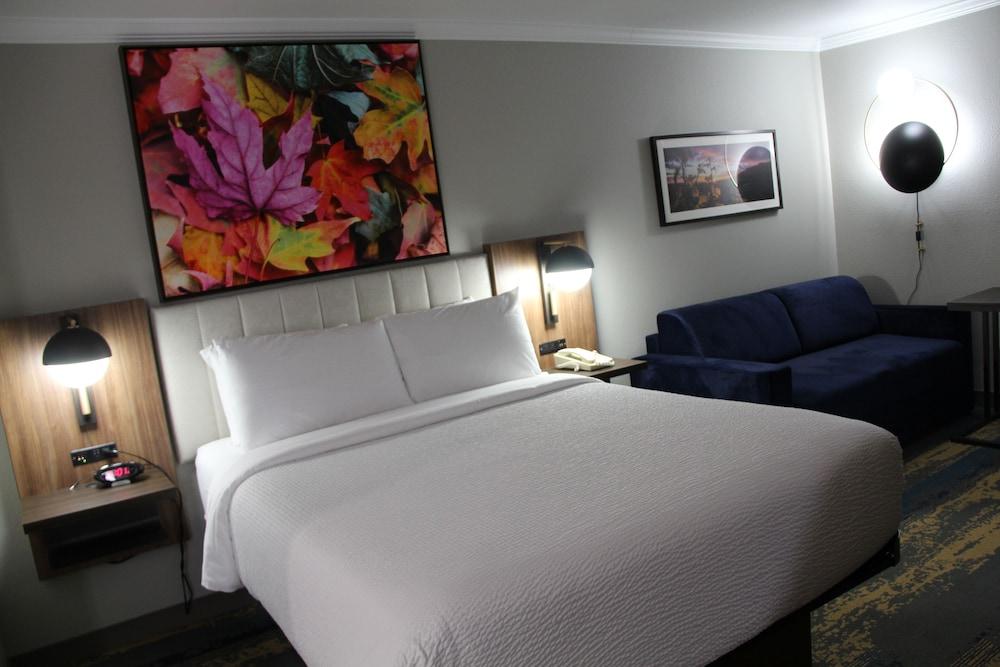 La Quinta Inn & Suites by Wyndham Yakima Downtown photo 25