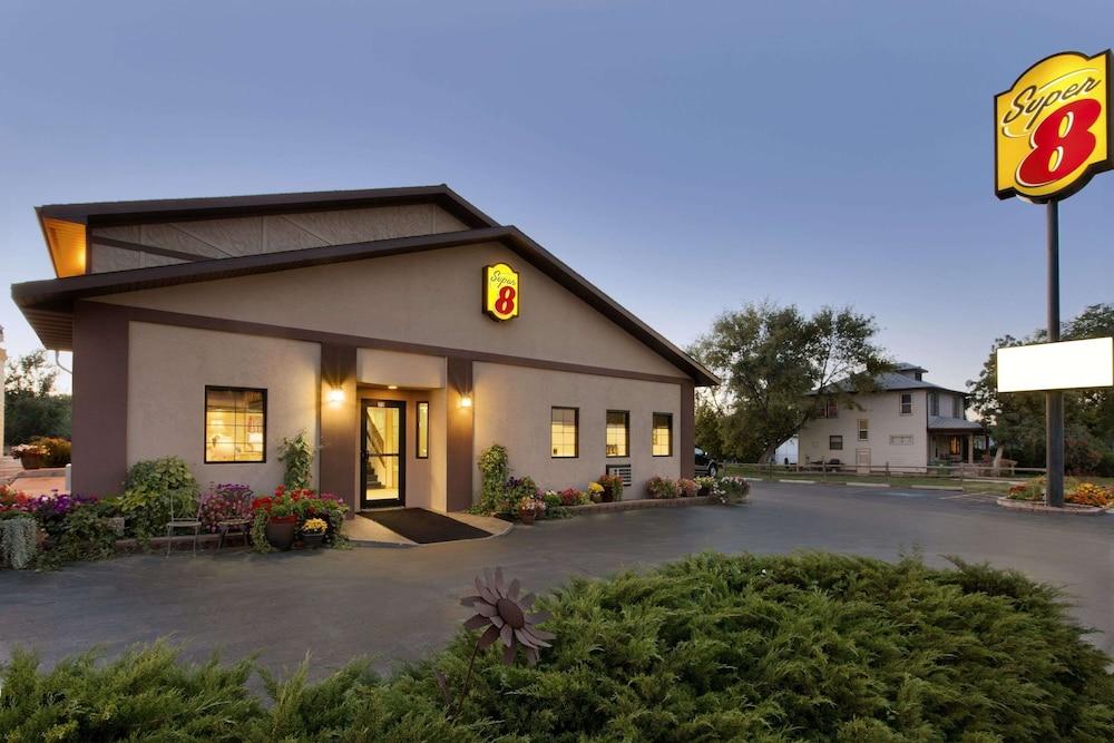 Super 8 by Wyndham Wall photo 5
