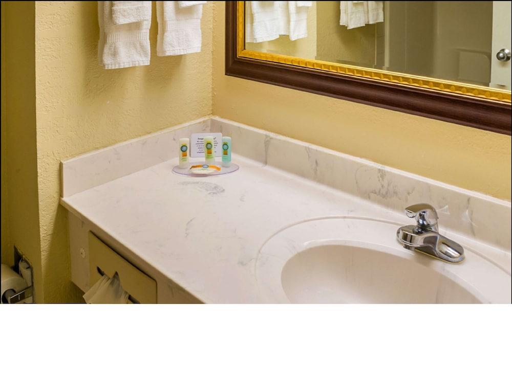 TownePlace Suites by Marriott Miramar Beach Destin photo 13