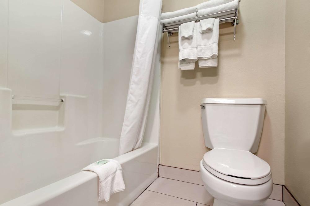 Quality Inn Hays I-70 photo 23