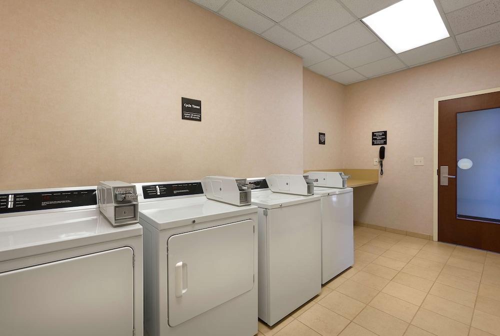 Hampton Inn Charlotte-Belmont at Montcross photo 13