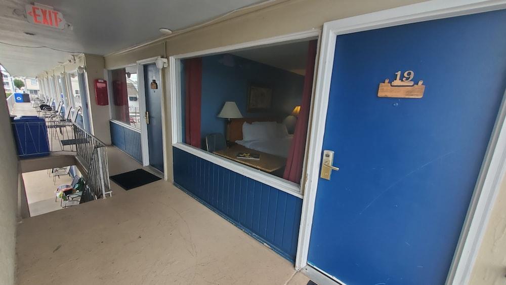 Sand Box Motel photo 14