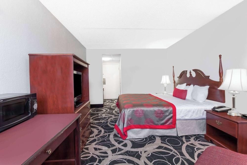 Ramada by Wyndham Henderson/Evansville photo 15