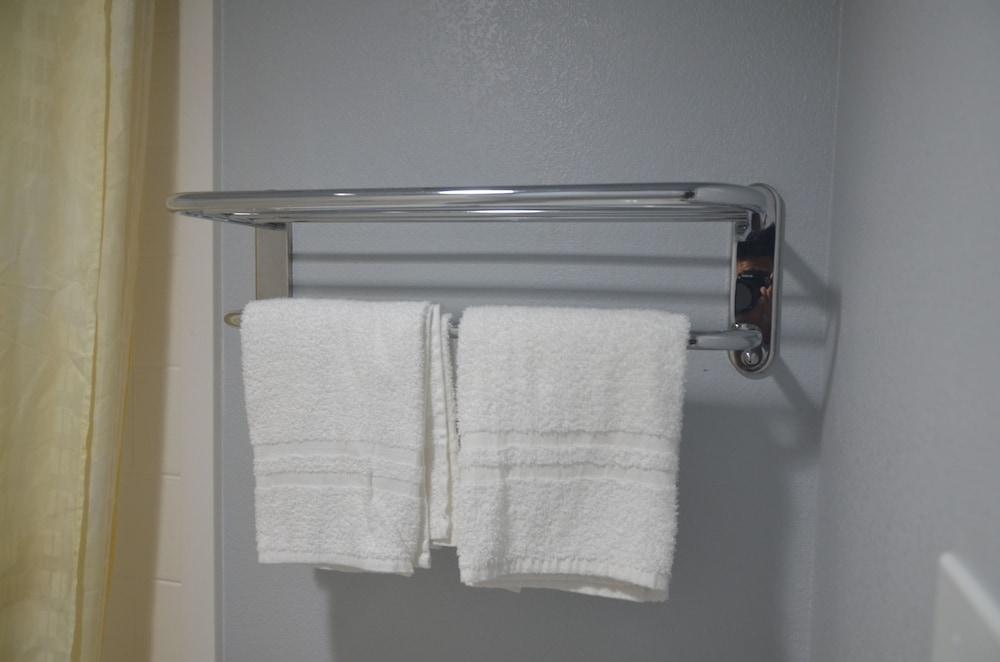 Traveler's Inn photo 25