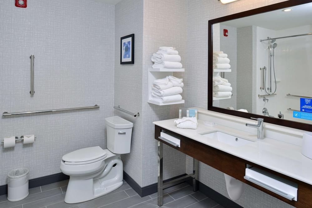 Hampton Inn & Suites Adrian photo 29
