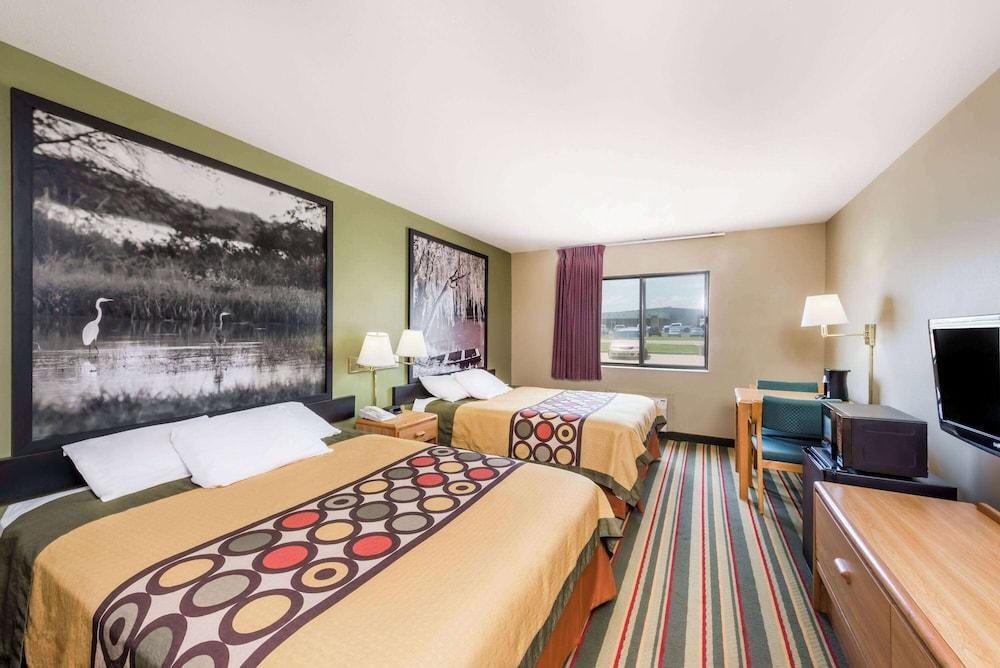 Super 8 by Wyndham Chanute photo 6