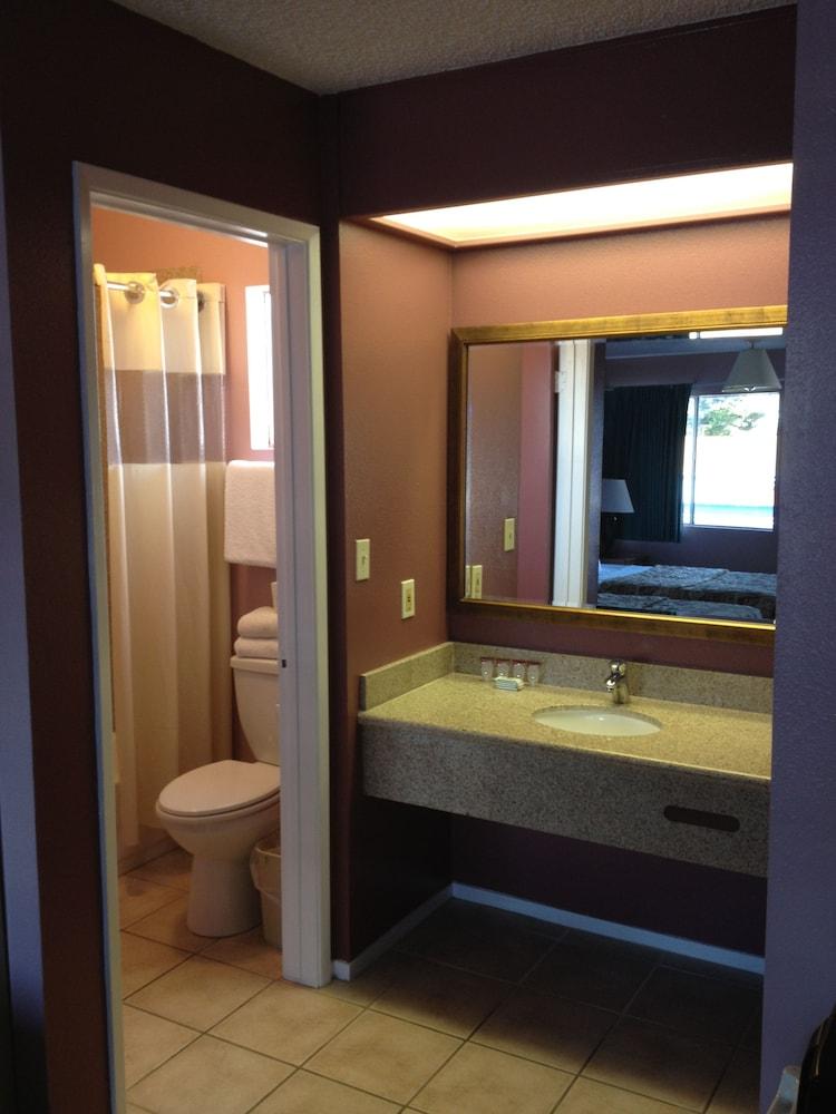 Blue Seal Inn photo 2