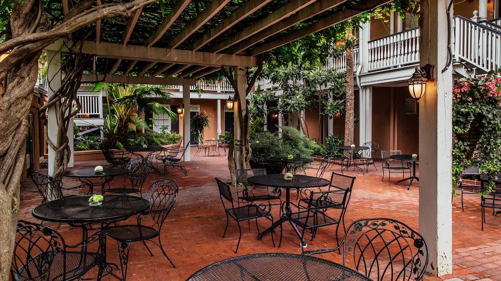 Elliott House Inn photo 9