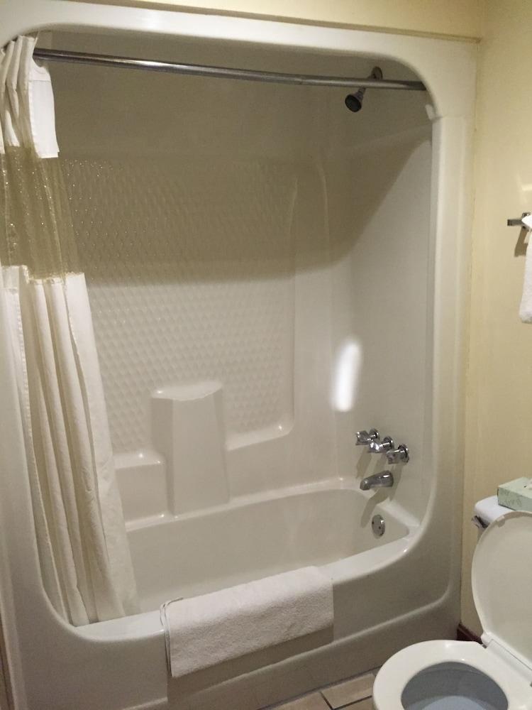 Wildwood Inn Tropical Dome & Theme Suites photo 41