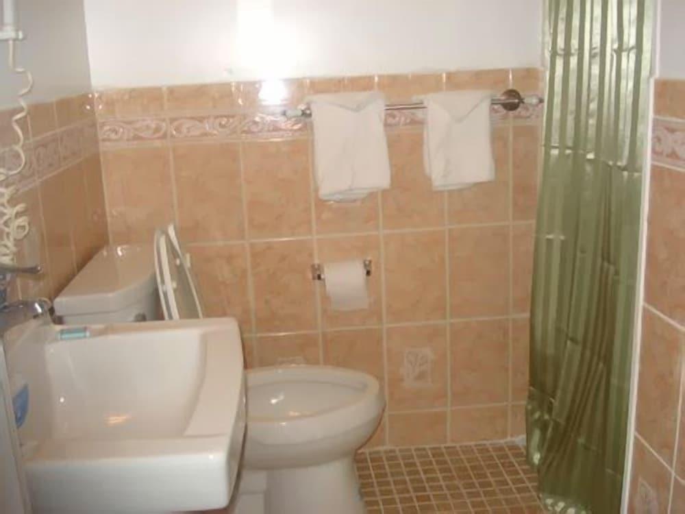 New Sea Breeze Motel photo 6