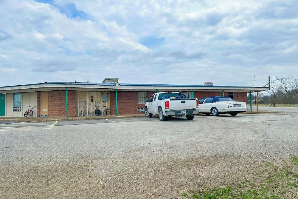 Shamrock Kings Inn By Oyo Marked Tree I-555 photo 26