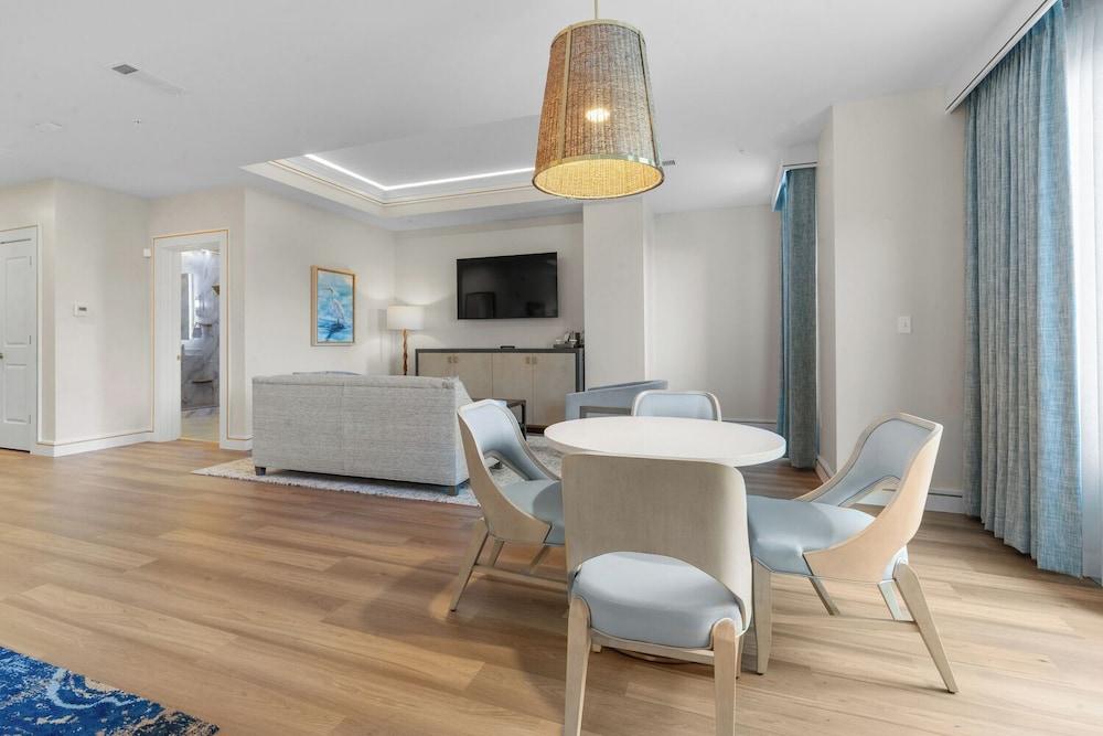 Harbor Suites at Harborwalk Village photo 92