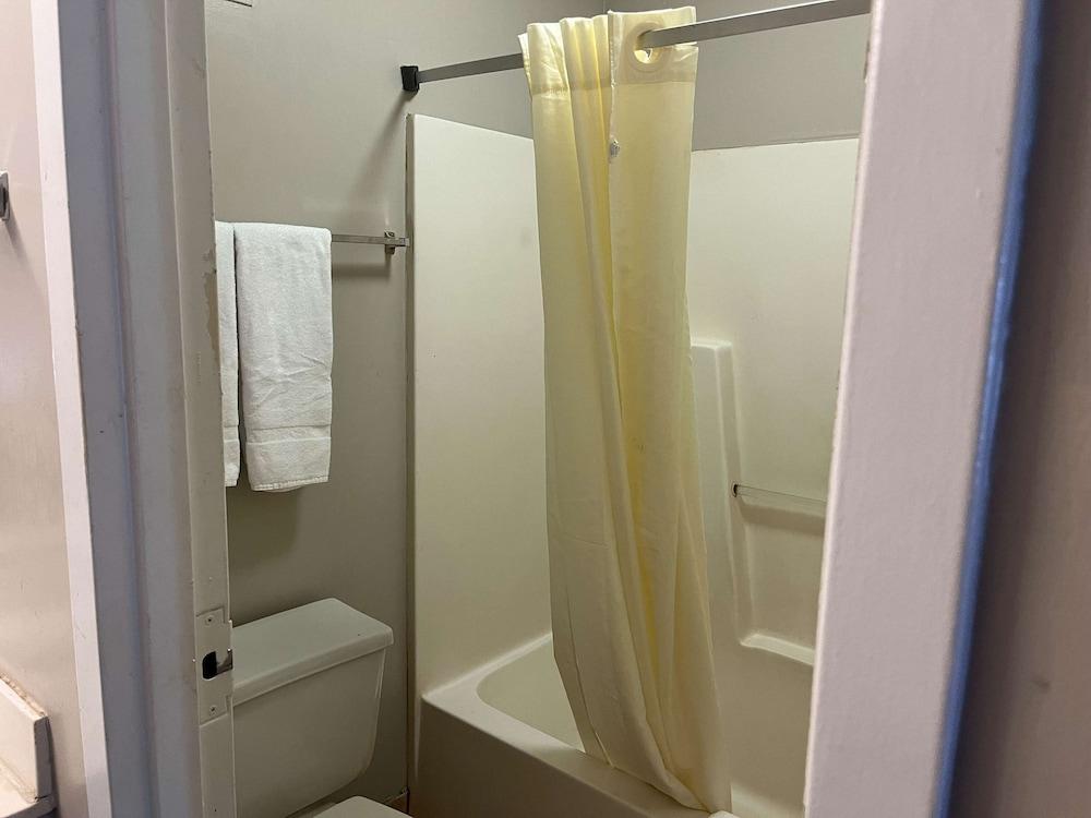 Motel 6 Bracey, VA – I-85 photo 26