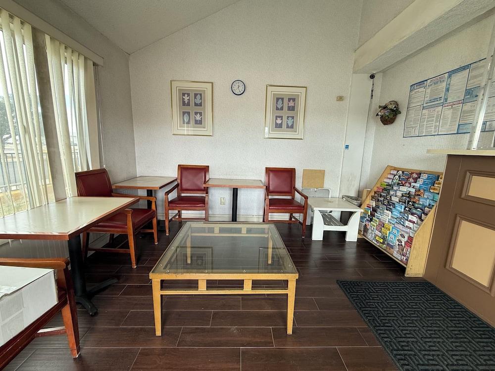 New Budget Inn photo 5