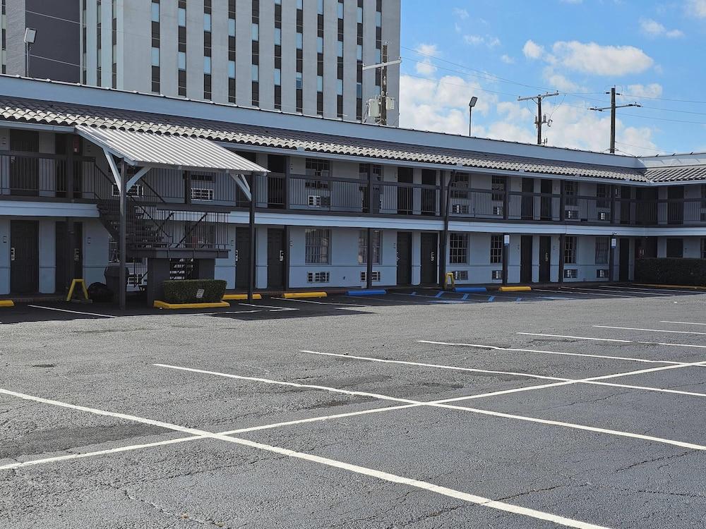 Quality Inn & Suites photo 38