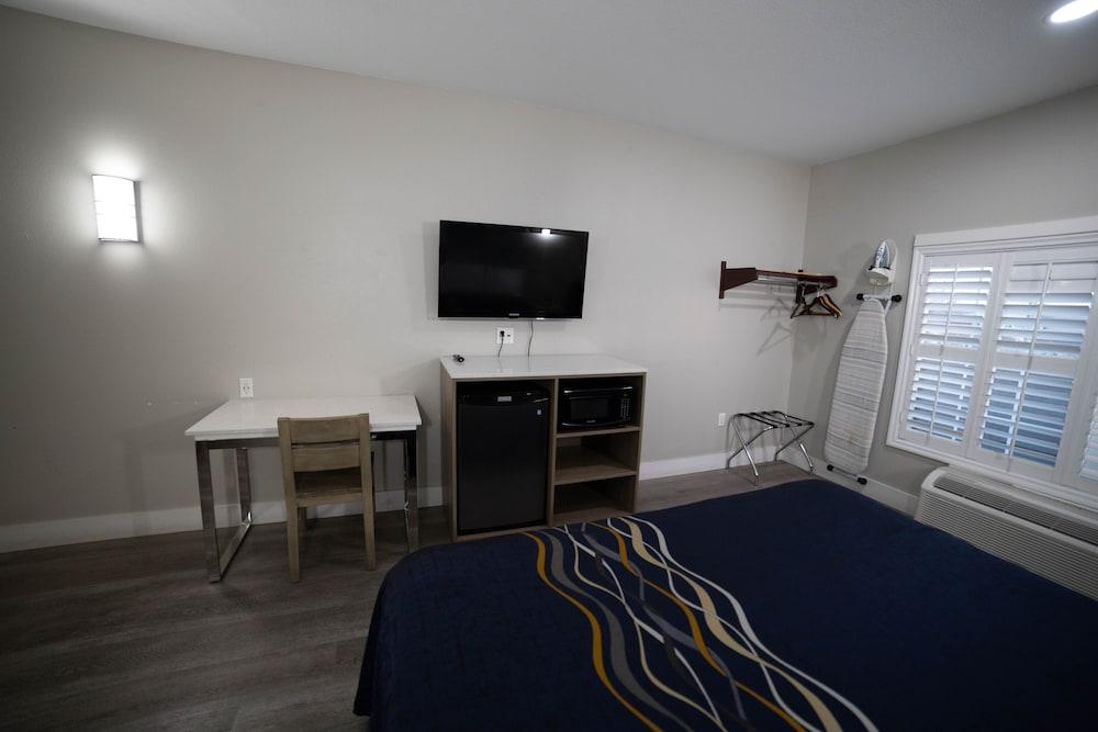 Mid City Inn and Suites photo 35