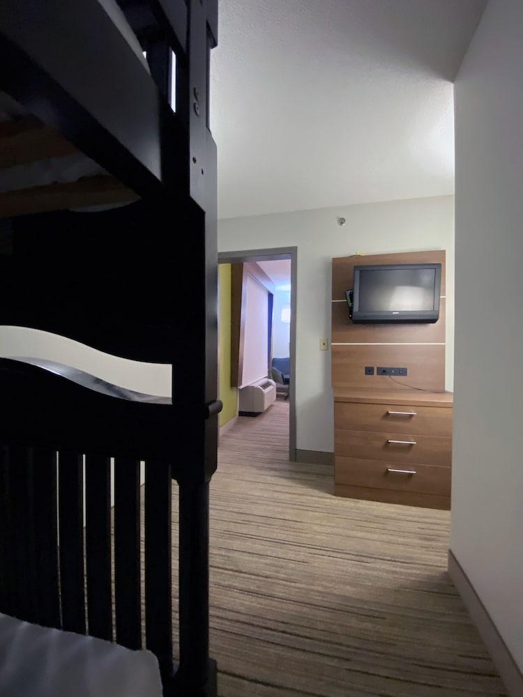 Holiday Inn Express & Suites Somerset Central by IHG photo 25