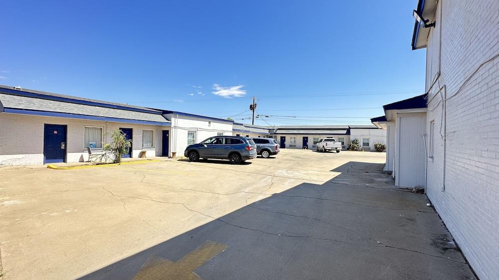 Economy Inn By OYO, Lamesa TX photo 15