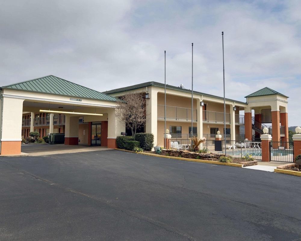 Quality Inn & Suites Clarksville — hotel in Clarksville