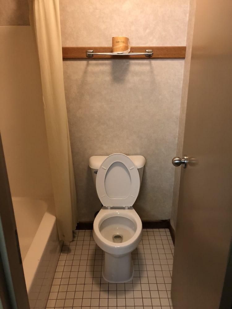 Denison Inn & Suites photo 39