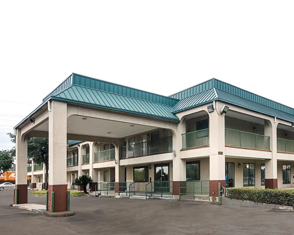 Rodeway Inn & Suites Highway 290 Northwest photo 14