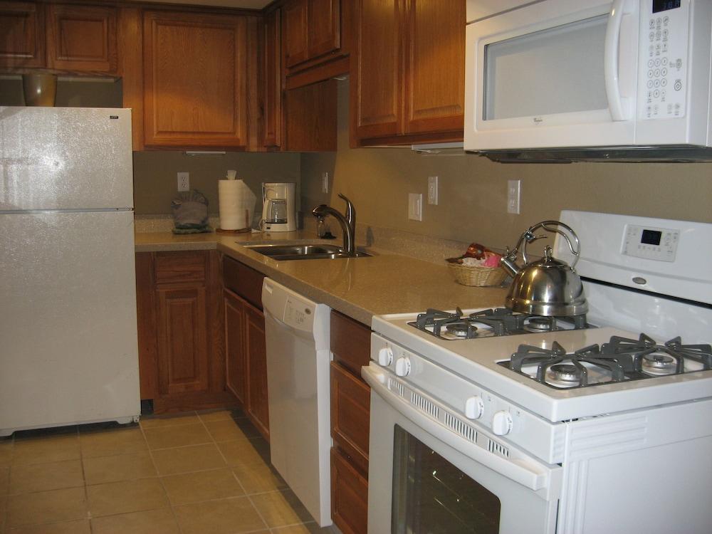 Beachcomber Inn photo 72