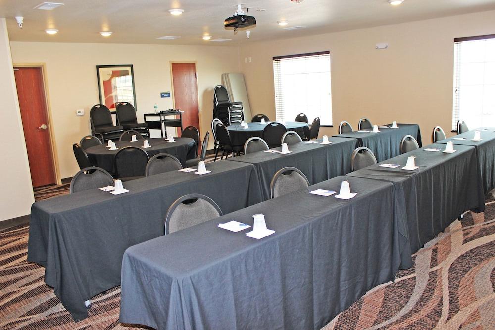 Cobblestone Inn & Suites - Lamoni photo 47
