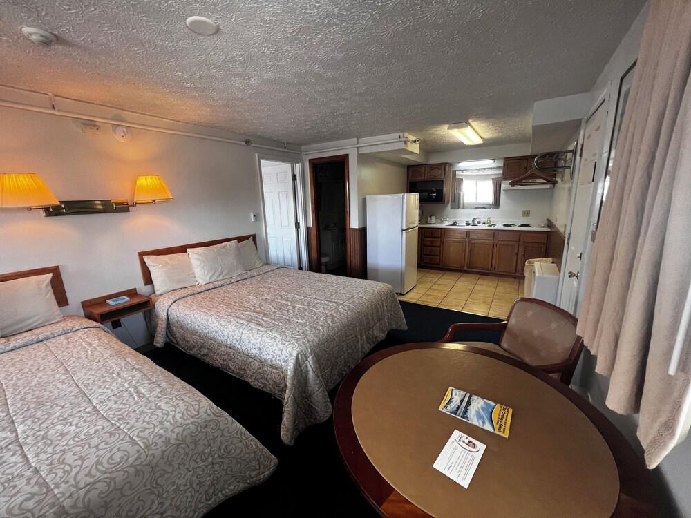 Green Dolphin Motel photo 16