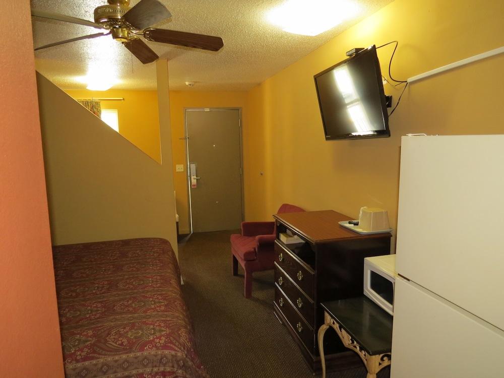 First Western Inn Caseyville photo 17