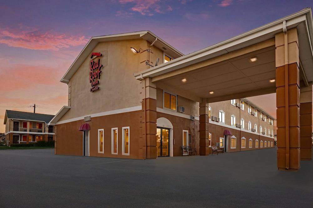 Red Roof Inn & Suites Denton photo 1