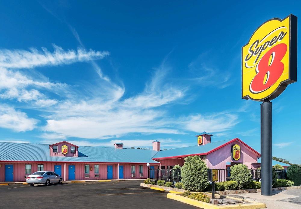 Super 8 by Wyndham Eastland photo 13