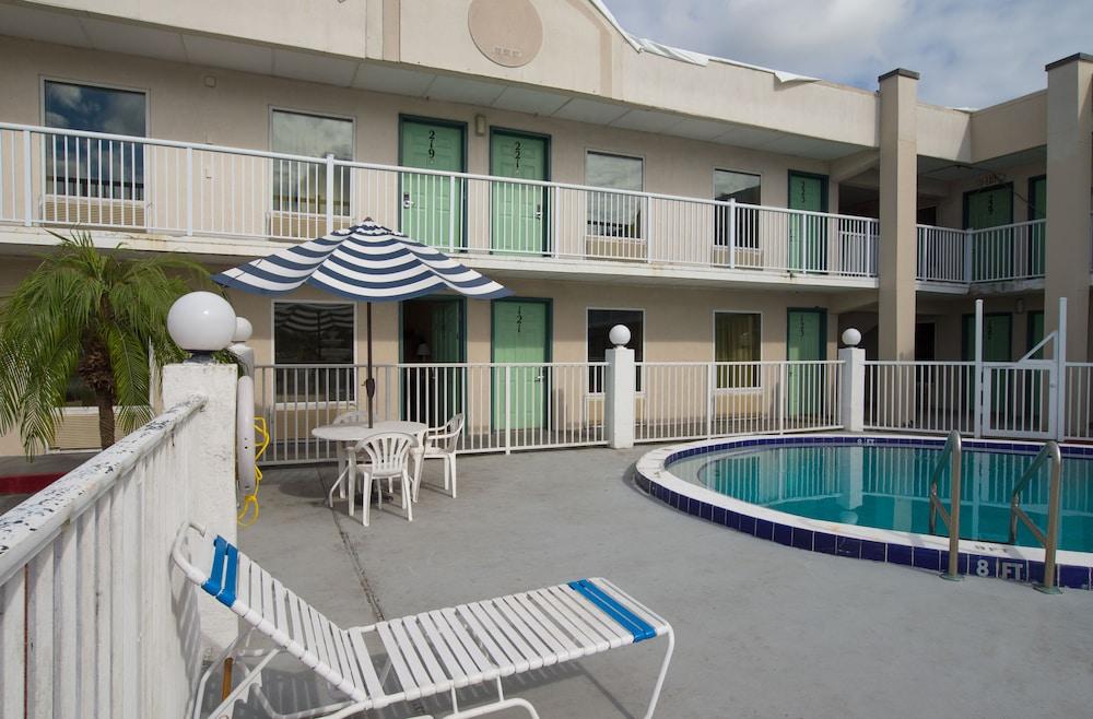 Budget Inn Cocoa photo 2