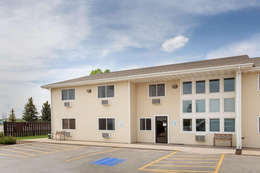 Super 8 by Wyndham Lewistown photo 30